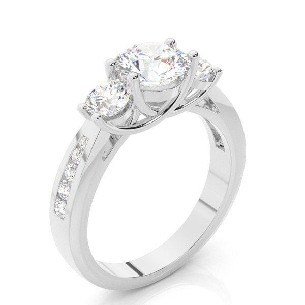 Trestensring i vitguld med diamanter