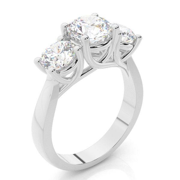 Trestensring i vitguld med diamanter