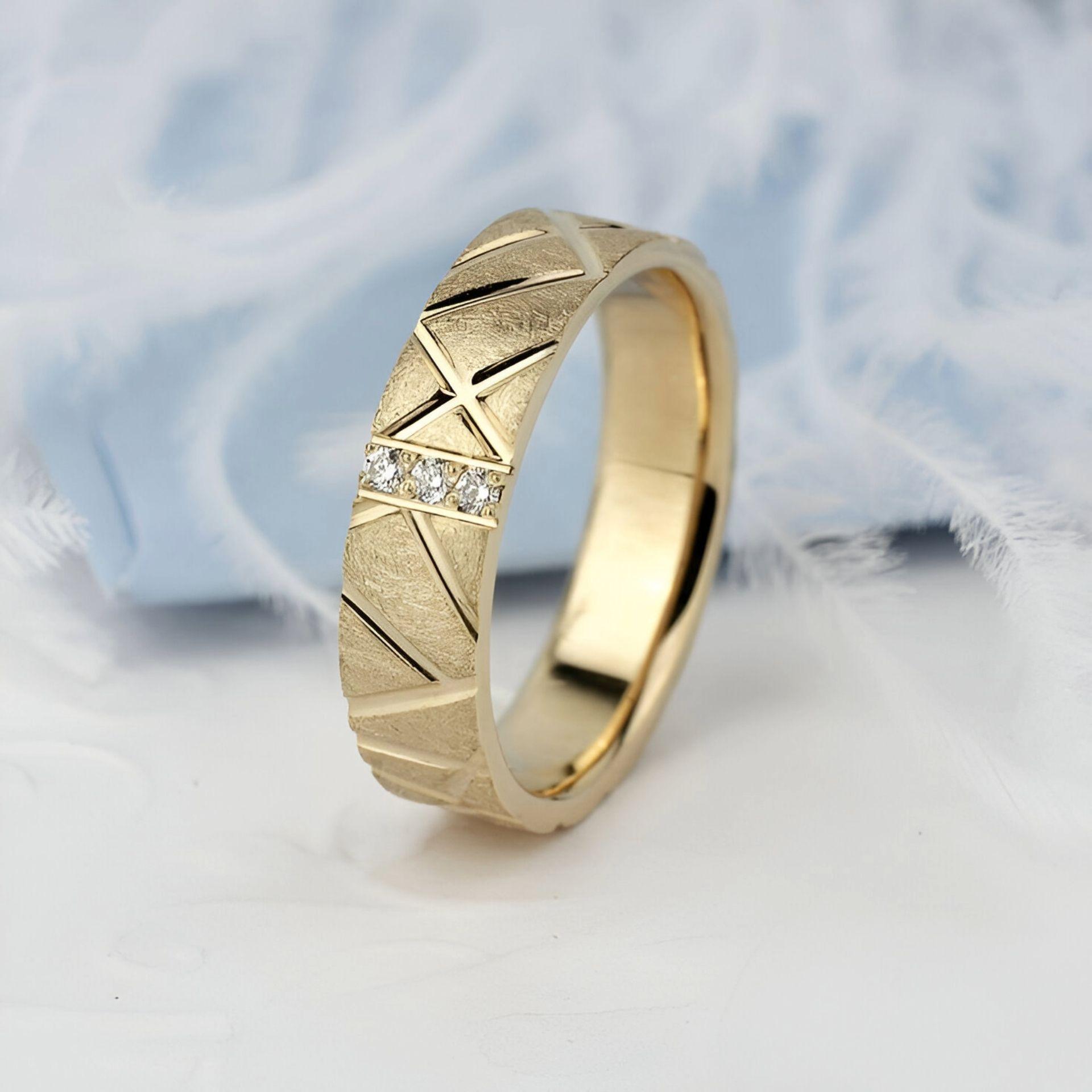 Glansen Guldsmed mönstrade ringars-kollektion 