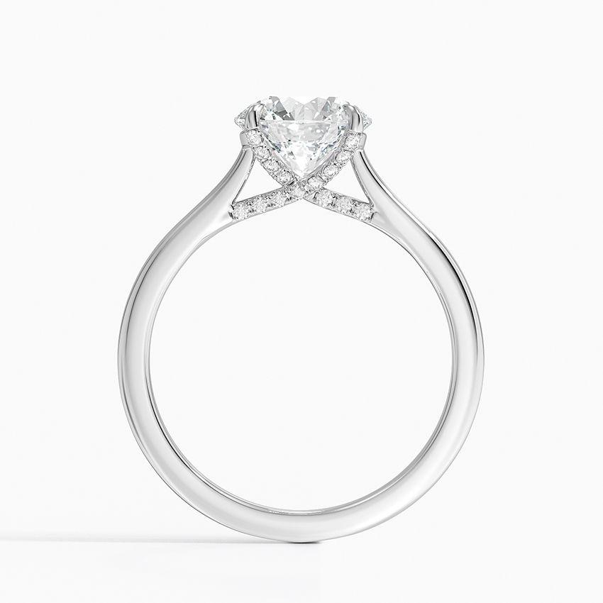 Förlovningsring i vitguld med dolt halo