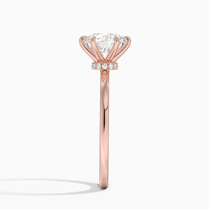 Förlovningsring i roséguld med dolt halo