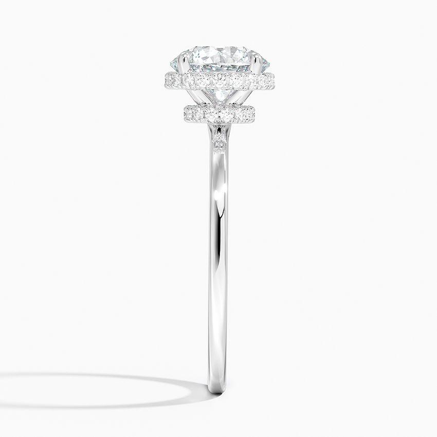 Förlovningsring i vitguld med dolt halo