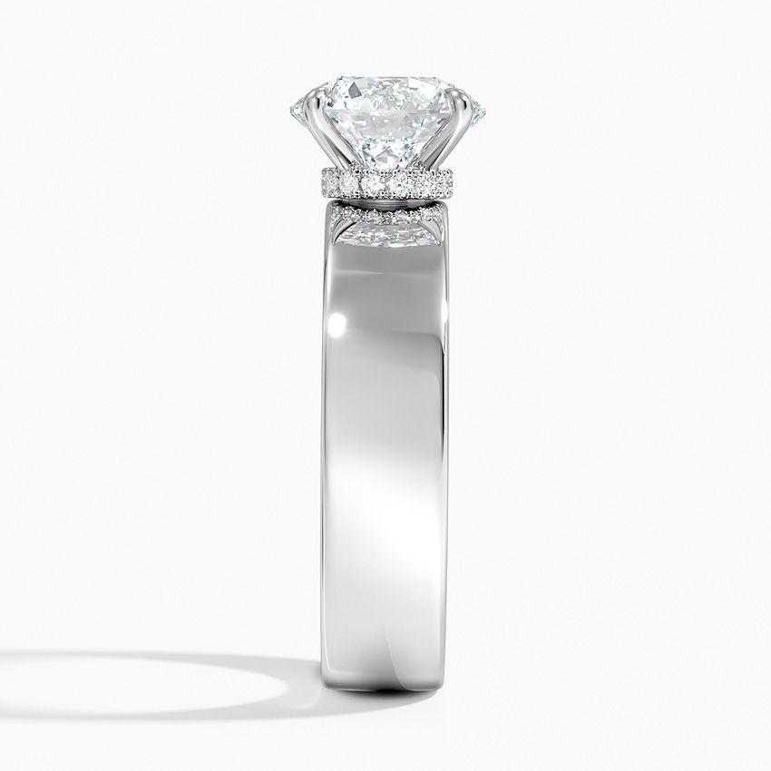 Förlovningsring i vitguld med dolt halo